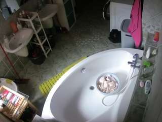 voyeurcam-julmodels-bath-1st-1