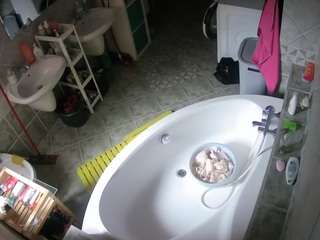 voyeurcam-julmodels-bath-1st-1