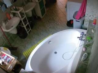 voyeurcam-julmodels-bath-1st-1