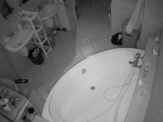 voyeurcam-julmodels-bath-1st-1 webcam model