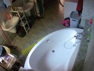 voyeurcam-julmodels-bath-1st-1