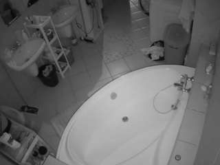 voyeurcam-julmodels-bath-1st-1