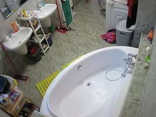 voyeurcam-julmodels-bath-1st-1