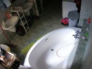 voyeurcam-julmodels-bath-1st-1