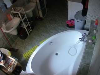 voyeurcam-julmodels-bath-1st-1