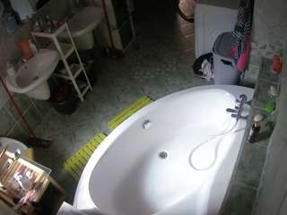 voyeurcam-julmodels-bath-1st-1