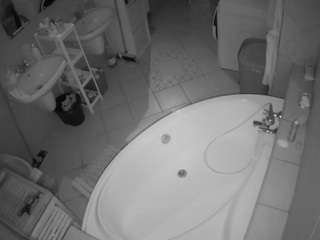 voyeurcam-julmodels-bath-1st-1