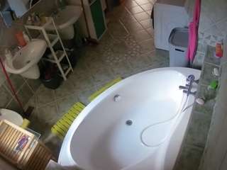 voyeurcam-julmodels-bath-1st-1