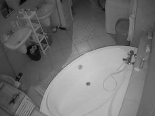 voyeurcam-julmodels-bath-1st-1