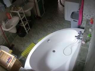 voyeurcam-julmodels-bath-1st-1