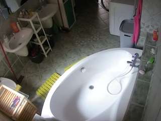 voyeurcam-julmodels-bath-1st-1