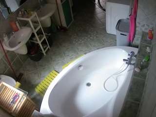 voyeurcam-julmodels-bath-1st-1
