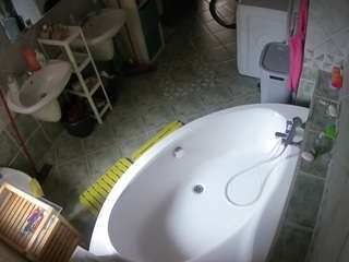 voyeurcam-julmodels-bath-1st-1
