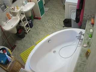 voyeurcam-julmodels-bath-1st-1