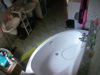 voyeurcam-julmodels-bath-1st-1
