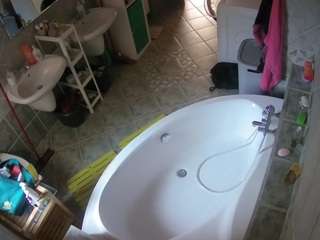 voyeurcam-julmodels-bath-1st-1