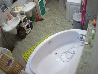 voyeurcam-julmodels-bath-1st-1 webcam model
