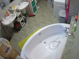 voyeurcam-julmodels-bath-1st-1 webcam model