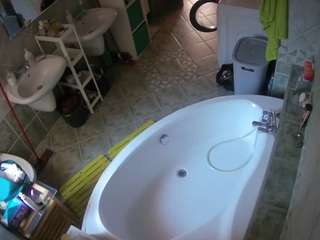 voyeurcam-julmodels-bath-1st-1