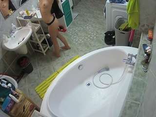 voyeurcam-julmodels-bath-1st-1