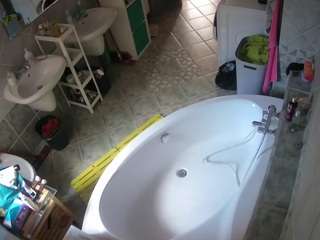 voyeurcam-julmodels-bath-1st-1