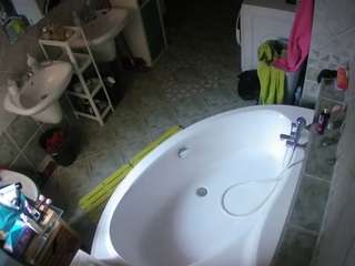 voyeurcam-julmodels-bath-1st-1