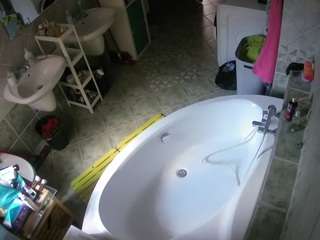 voyeurcam-julmodels-bath-1st-1