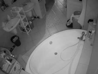 voyeurcam-julmodels-bath-1st-1