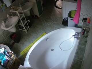 voyeurcam-julmodels-bath-1st-1