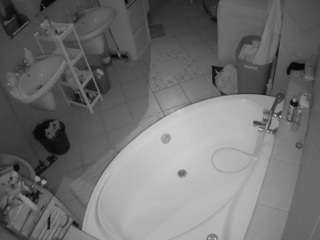voyeurcam-julmodels-bath-1st-1 Webcam Model Profile