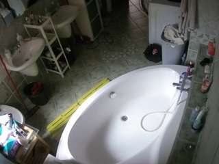 voyeurcam-julmodels-bath-1st-1