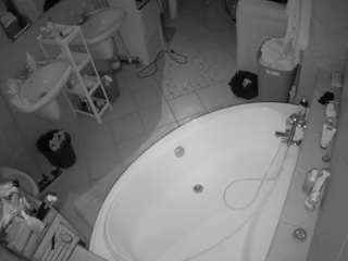 voyeurcam-julmodels-bath-1st-1