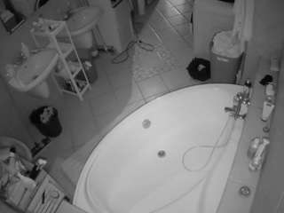 voyeurcam-julmodels-bath-1st-1