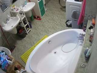 voyeurcam-julmodels-bath-1st-1