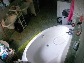 voyeurcam-julmodels-bath-1st-1