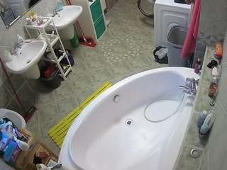 voyeurcam-julmodels-bath-1st-1