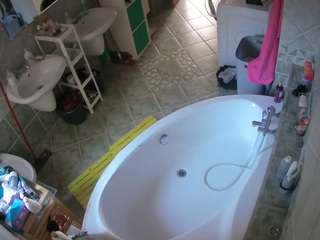 voyeurcam-julmodels-bath-1st-1
