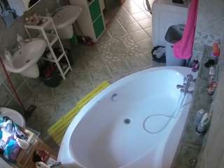voyeurcam-julmodels-bath-1st-1