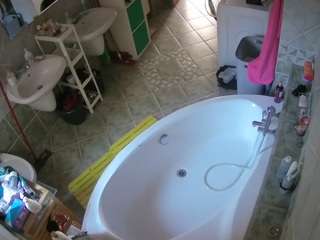voyeurcam-julmodels-bath-1st-1