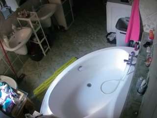 voyeurcam-julmodels-bath-1st-1