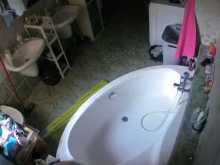 voyeurcam-julmodels-bath-1st-1