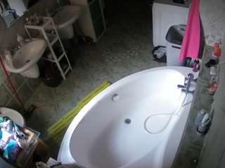 voyeurcam-julmodels-bath-1st-1