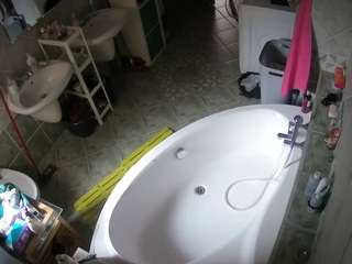 voyeurcam-julmodels-bath-1st-1