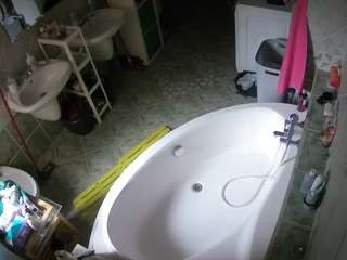 voyeurcam-julmodels-bath-1st-1