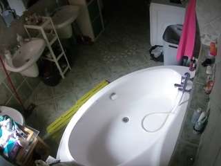 voyeurcam-julmodels-bath-1st-1