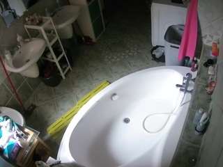 voyeurcam-julmodels-bath-1st-1