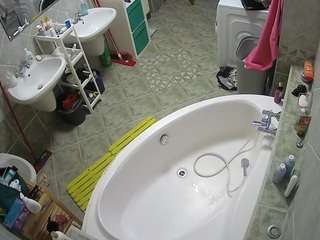 voyeurcam-julmodels-bath-1st-1 Thumb Image