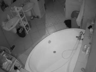 voyeurcam-julmodels-bath-1st-1 Webcam Model Profile