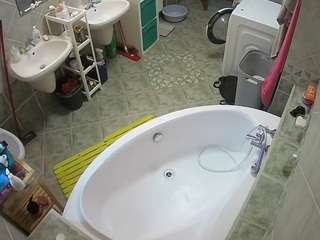 voyeurcam-julmodels-bath-1st-1