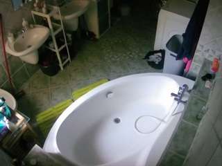 voyeurcam-julmodels-bath-1st-1 Live Webcam on CamSoda